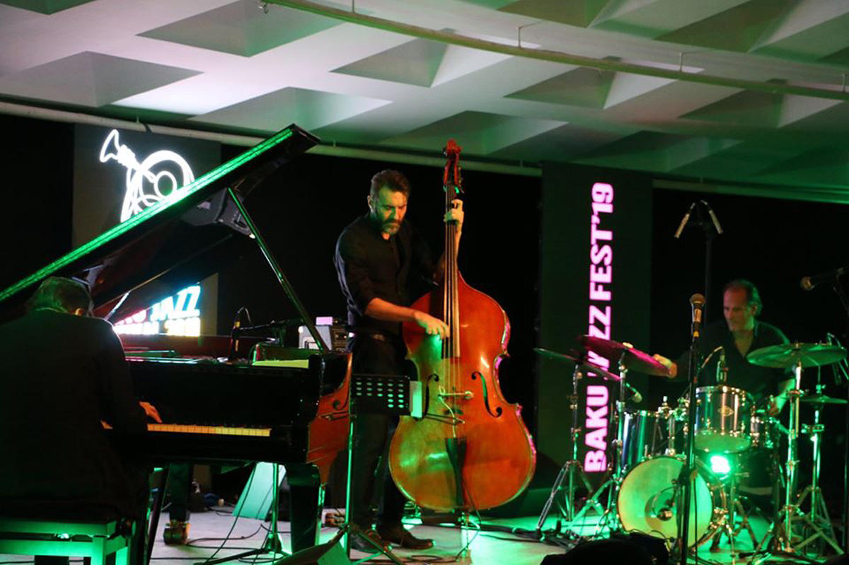 Норвежский викинг и "двойник" Джанлуиджи Буффона в вечернем Баку (ВИДЕО, ФОТО)