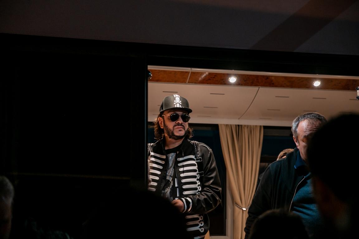 Филипп Киркоров признался в любви к Азербайджану – интересная беседа с Королем в аэропорту (ФОТО/ВИДЕО)