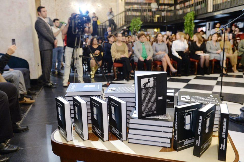 "Темница" Чингиза Алекперзаде озарилась лучезарным светом дочерей и добрых друзей (ФОТО, ВИДЕО)