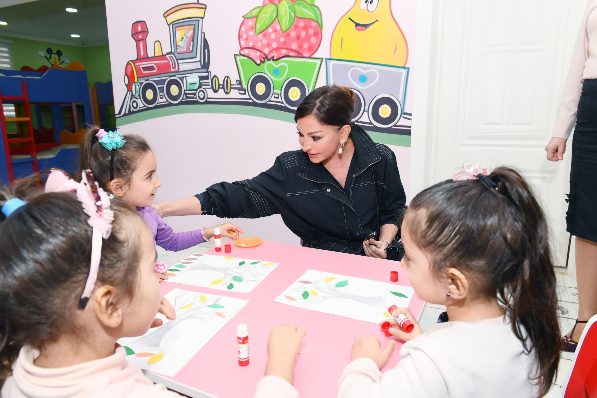 Первый вице-президент Мехрибан Алиева побывала в яслях-детском саду номер 64 в Наримановском районе Баку (ФОТО) (версия 2)