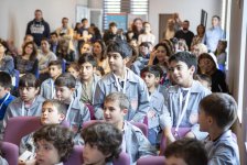 Умный Баку - как горит пламя в чистом кислороде и химические эксперименты (ФОТО)