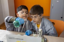 Умный Баку - как горит пламя в чистом кислороде и химические эксперименты (ФОТО)