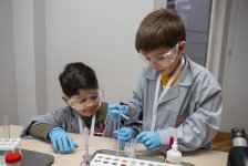 Умный Баку - как горит пламя в чистом кислороде и химические эксперименты (ФОТО)