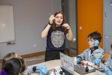 Умный Баку - как горит пламя в чистом кислороде и химические эксперименты (ФОТО)