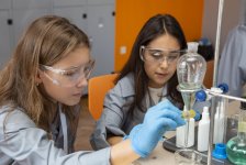 Умный Баку - как горит пламя в чистом кислороде и химические эксперименты (ФОТО)