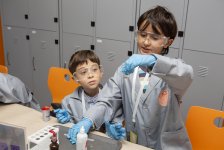 Умный Баку - как горит пламя в чистом кислороде и химические эксперименты (ФОТО)