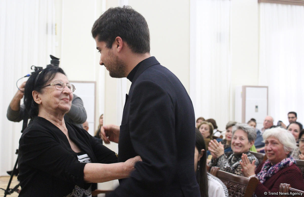 Потомок Гаджи Зейналабдина Тагиева из Франции встретился с родственниками в Баку (ФОТО)