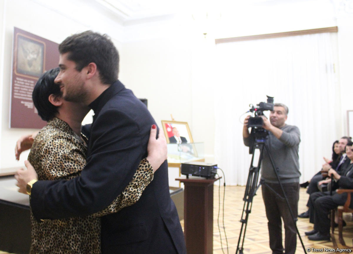 Потомок Гаджи Зейналабдина Тагиева из Франции встретился с родственниками в Баку (ФОТО)