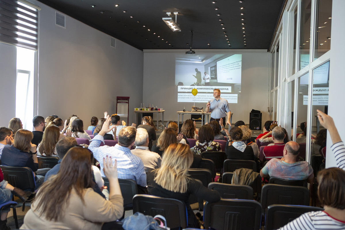 Умный Баку - как горит пламя в чистом кислороде и химические эксперименты (ФОТО)