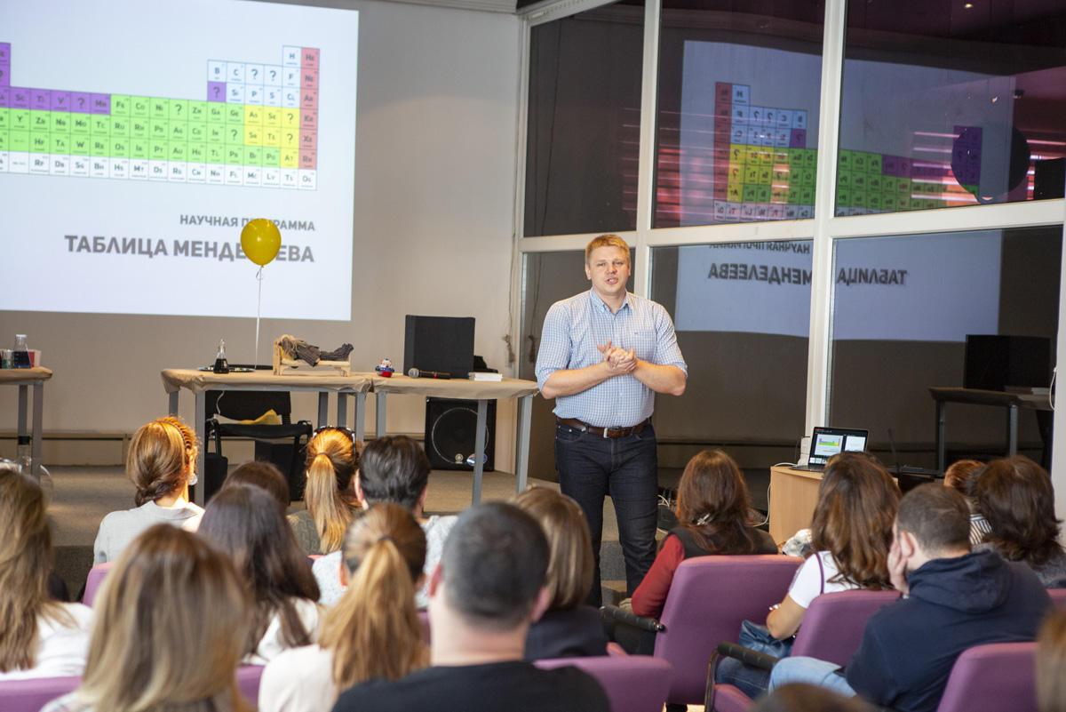 Умный Баку - как горит пламя в чистом кислороде и химические эксперименты (ФОТО)