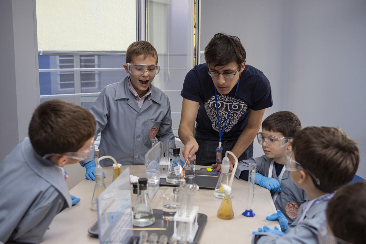 Умный Баку - как горит пламя в чистом кислороде и химические эксперименты (ФОТО)