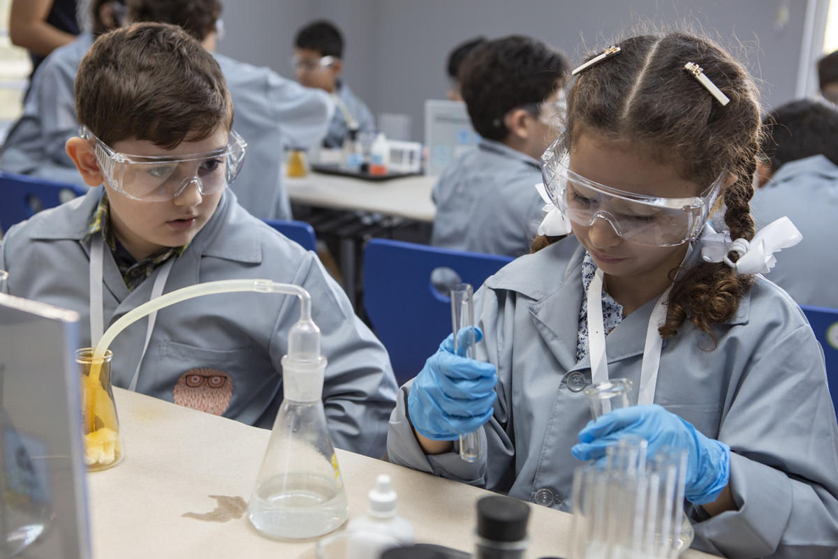 Умный Баку - как горит пламя в чистом кислороде и химические эксперименты (ФОТО)