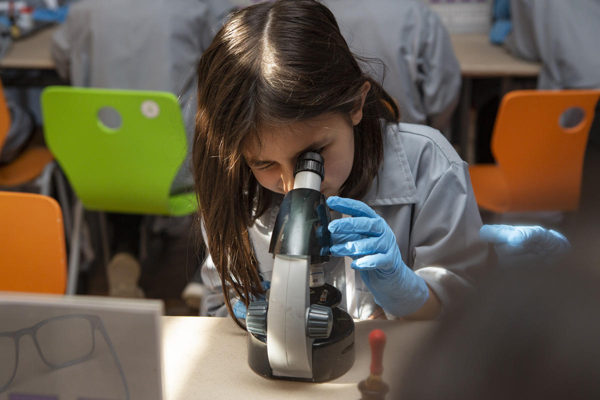 Умный Баку - как горит пламя в чистом кислороде и химические эксперименты (ФОТО)