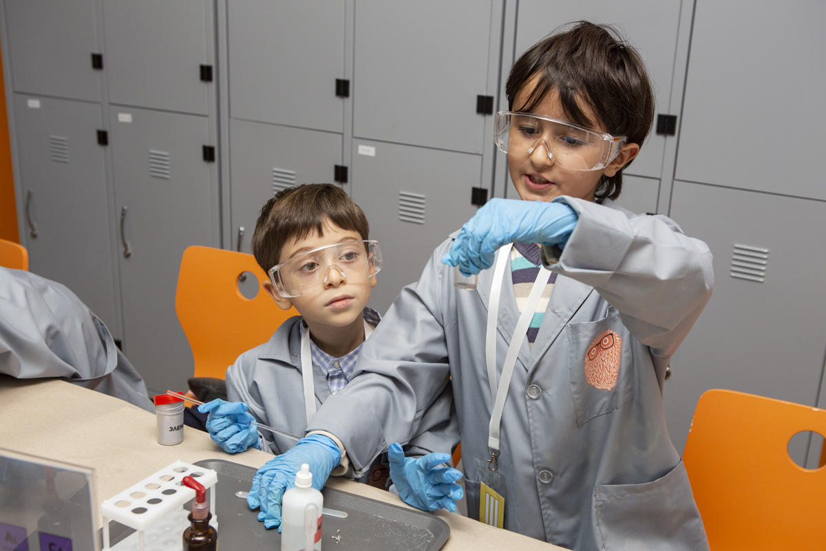 Умный Баку - как горит пламя в чистом кислороде и химические эксперименты (ФОТО)