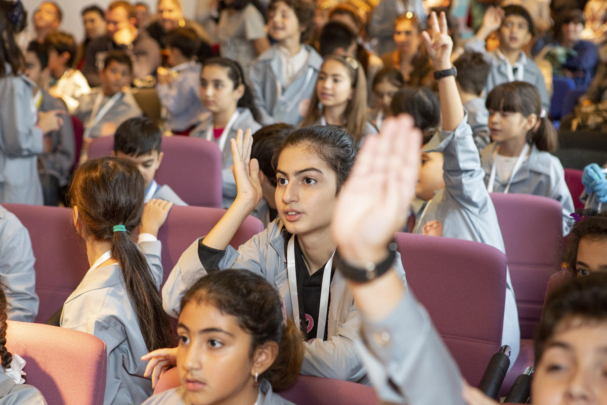 Умный Баку - как горит пламя в чистом кислороде и химические эксперименты (ФОТО)