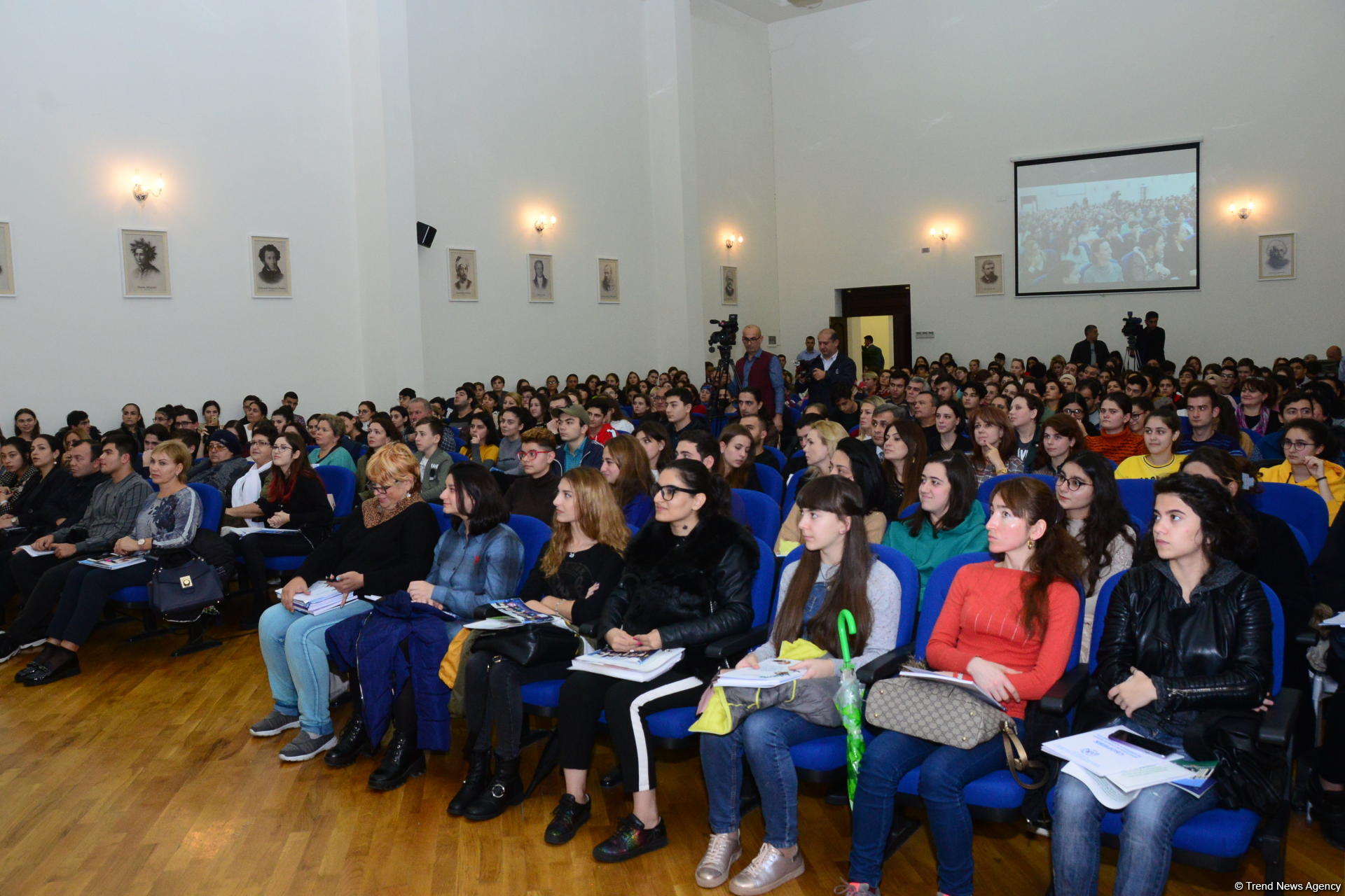 В Бакинском филиале МГУ имени М.В. Ломоносова прошел традиционный День открытых дверей (ФОТО)