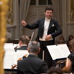 Эйюб Гулиев подарил партитуру сочинения Султана Гаджибекова оркестру Словакии (ФОТО)