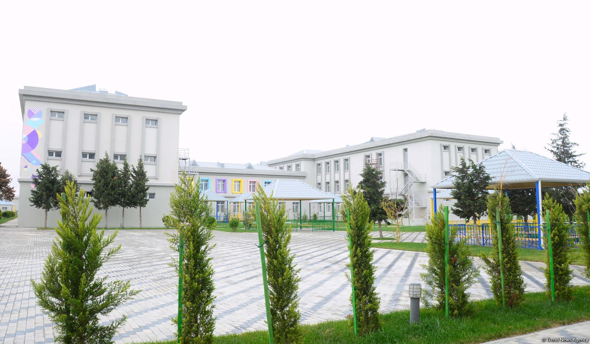 Забота государства вдохновляет нас еще больше работать на благо Азербайджана и наших детей - репортаж из школы-интерната номер 10 в Баку (ВИДЕО, ФОТО)