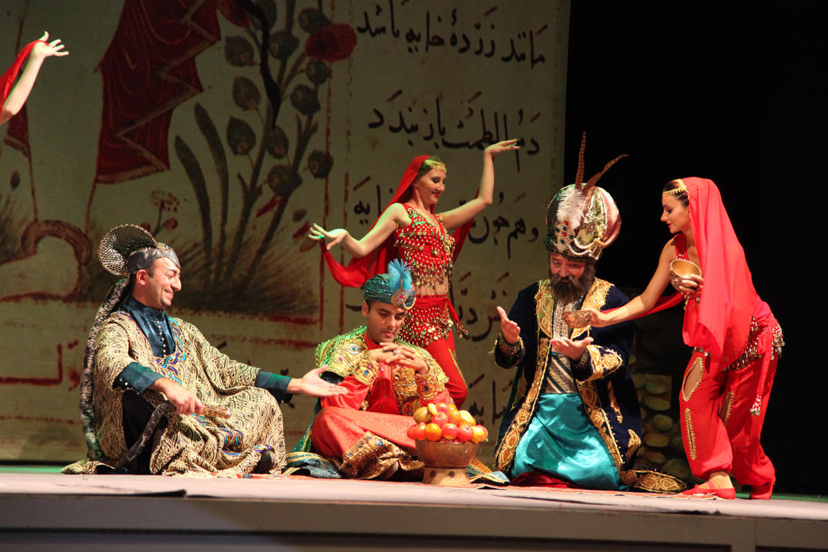 Радиоведущая, математик и переводчик дебютировала на сцене Азербайджанского театра (ВИДЕО, ФОТО)