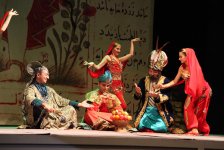 Радиоведущая, математик и переводчик дебютировала на сцене Азербайджанского театра (ВИДЕО, ФОТО)