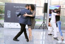 Необычное шоу в Бакинском метро – страстное Аргентинское танго (ВИДЕО, ФОТО)