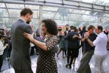 Необычное шоу в Бакинском метро – страстное Аргентинское танго (ВИДЕО, ФОТО)