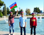 На Бакинском бульваре состоялось праздничное мероприятие по случаю Дня Государственного флага (Фоторепортаж)