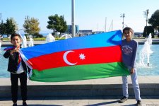 На Бакинском бульваре состоялось праздничное мероприятие по случаю Дня Государственного флага (Фоторепортаж)