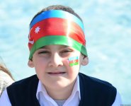 На Бакинском бульваре состоялось праздничное мероприятие по случаю Дня Государственного флага (Фоторепортаж)