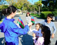 На Бакинском бульваре состоялось праздничное мероприятие по случаю Дня Государственного флага (Фоторепортаж)