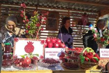 Праздник Короля фруктов в Гёйчае – донер из гранат, конкурсы, самое красное шоу (ФОТО)