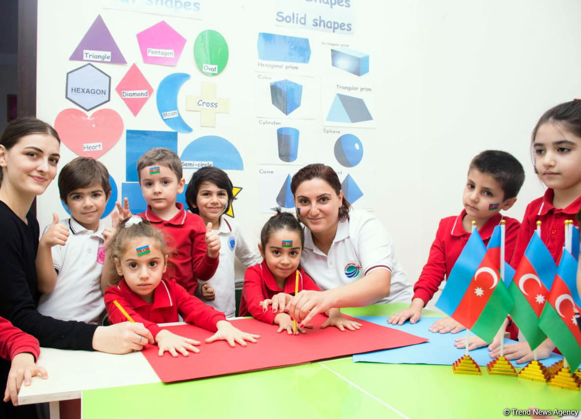 Самые маленькие дети показали свою любовь к флагу Азербайджана (ФОТО)