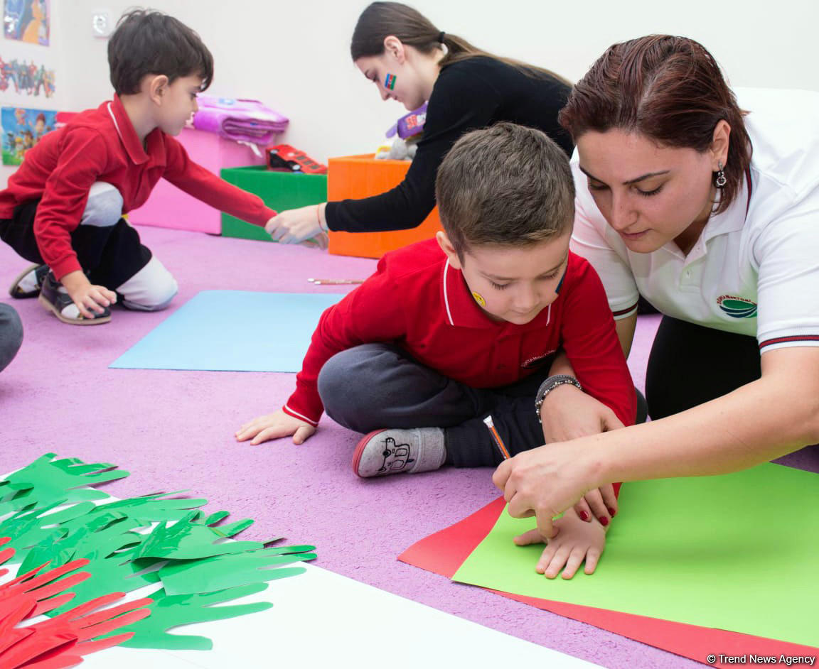 Самые маленькие дети показали свою любовь к флагу Азербайджана (ФОТО)