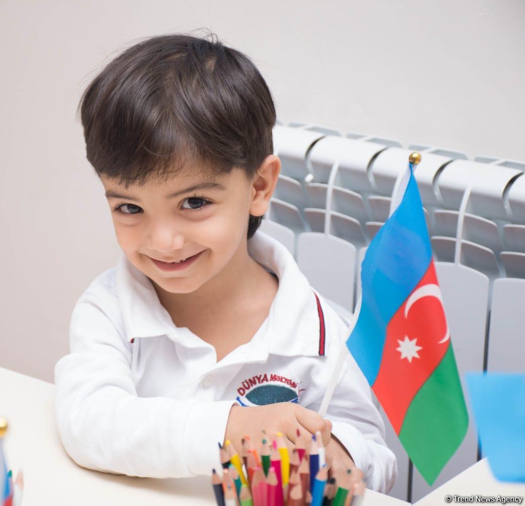 Самые маленькие дети показали свою любовь к флагу Азербайджана (ФОТО)