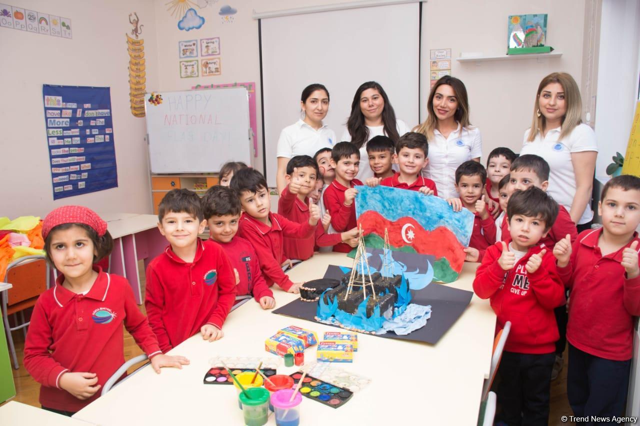 Самые маленькие дети показали свою любовь к флагу Азербайджана (ФОТО)