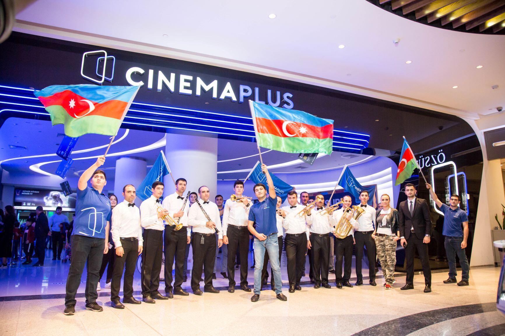 В торговом центре провели музыкальный парад с флагами Азербайджана (ВИДЕО, ФОТО)