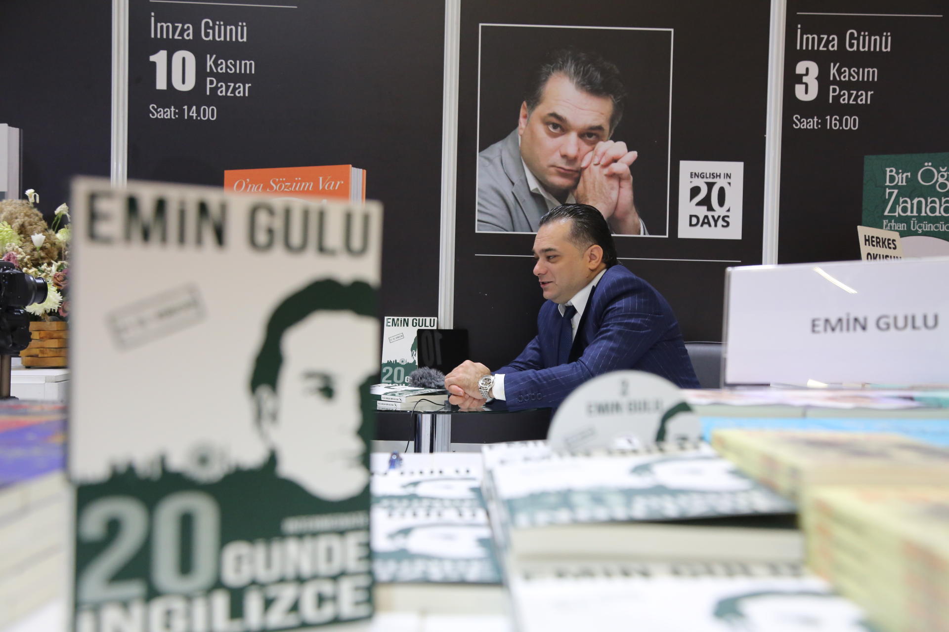 Он в совершенстве владеет 25-ю языками. Книга Эмина Гулу  вызвала интерес в Турции (ФОТО)