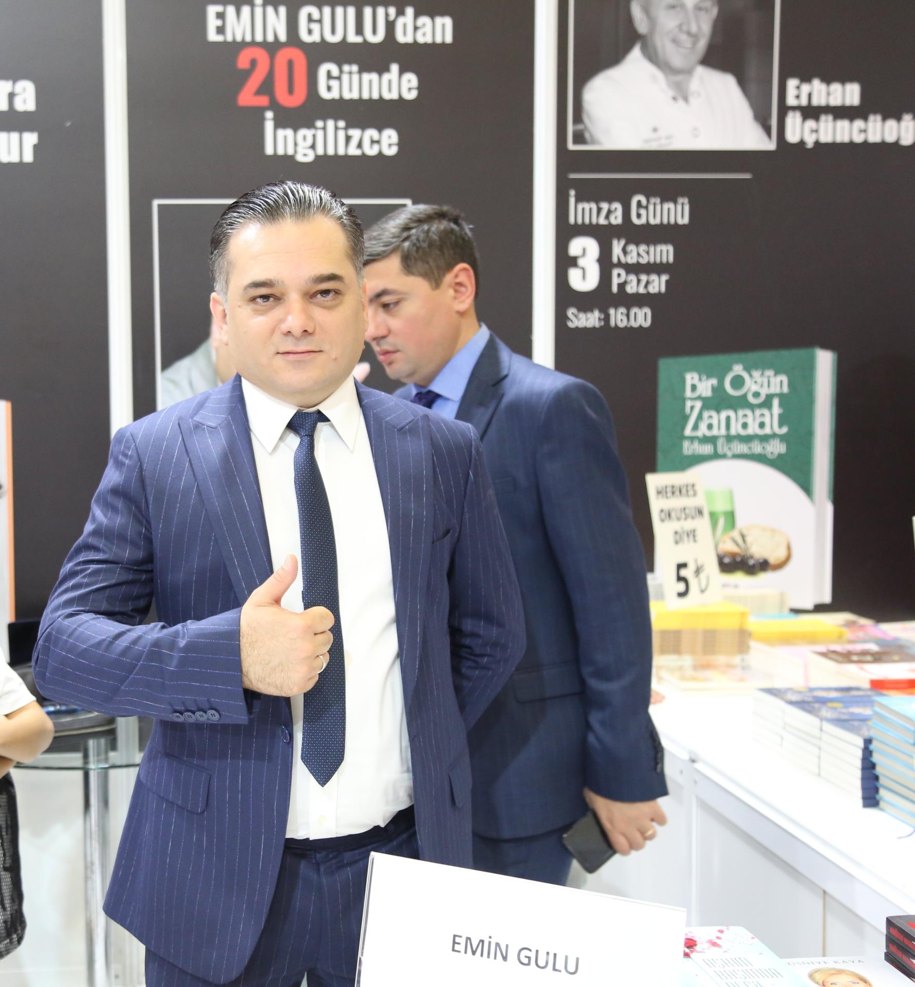 Он в совершенстве владеет 25-ю языками. Книга Эмина Гулу  вызвала интерес в Турции (ФОТО)