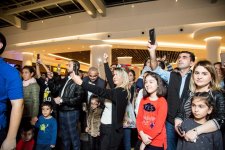 В торговом центре провели музыкальный парад с флагами Азербайджана (ВИДЕО, ФОТО)