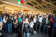 В торговом центре провели музыкальный парад с флагами Азербайджана (ВИДЕО, ФОТО)