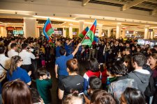 В торговом центре провели музыкальный парад с флагами Азербайджана (ВИДЕО, ФОТО)