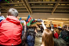 В торговом центре провели музыкальный парад с флагами Азербайджана (ВИДЕО, ФОТО)