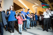 В торговом центре провели музыкальный парад с флагами Азербайджана (ВИДЕО, ФОТО)