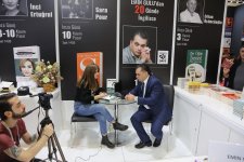 Он в совершенстве владеет 25-ю языками. Книга Эмина Гулу  вызвала интерес в Турции (ФОТО)