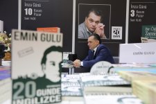 Он в совершенстве владеет 25-ю языками. Книга Эмина Гулу  вызвала интерес в Турции (ФОТО)