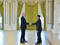 Президент Ильхам Алиев принял делегацию во главе с министром экономики ОАЭ (ФОТО)