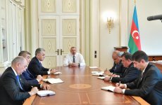 Президент Ильхам Алиев принял новоназначенных глав исполнительной власти города Ширван, Зардабского района, Сураханского, Ясамальского, Хатаинского районов Баку(ФОТО)