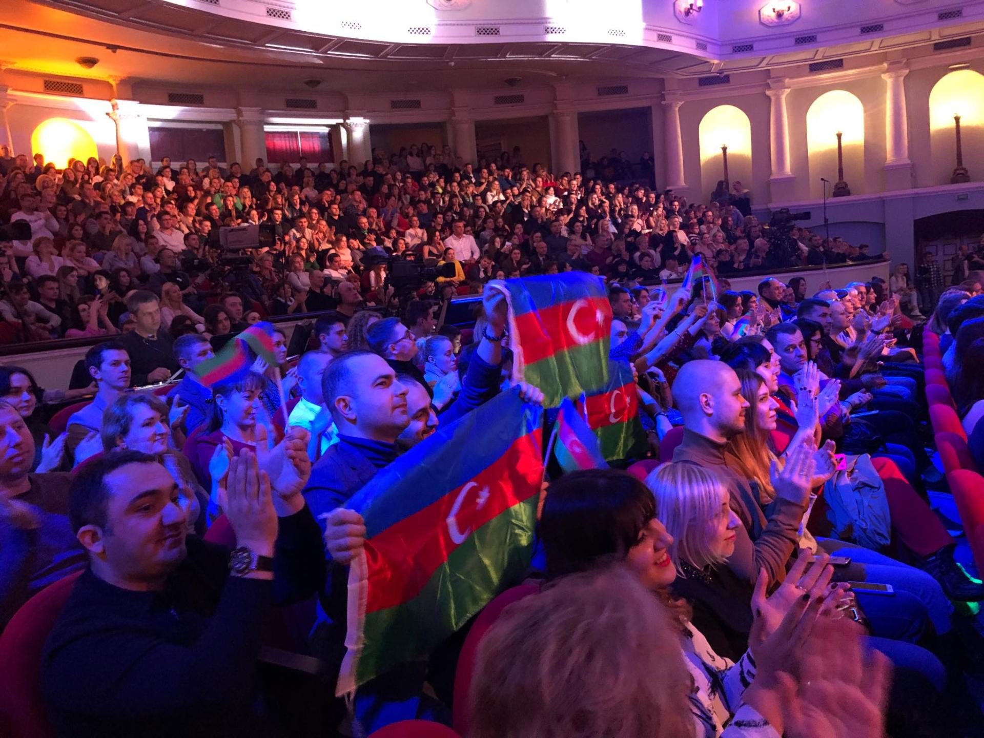 Азербайджанская команда "Как по маслу" завоевала кубок Лиги смеха - 2019 в Украине (ФОТО)