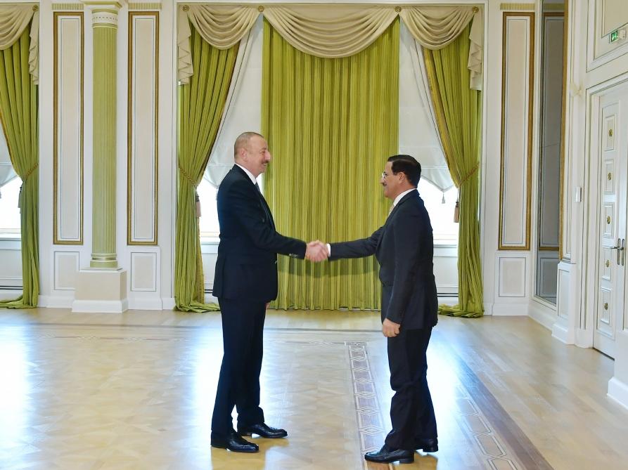 Президент Ильхам Алиев принял делегацию во главе с министром экономики ОАЭ (ФОТО)