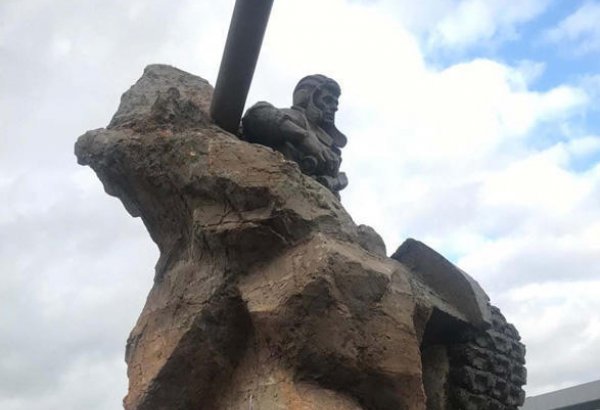 В Баку официально открыт памятник Национальному герою Азербайджана Альберту Агарунову (ФОТО)